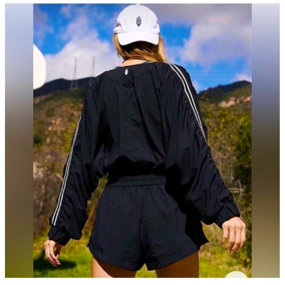 New Free People Movement Rory Romper Black Tracksuit Shorts Long Sleeves size S - Picture 1 of 5